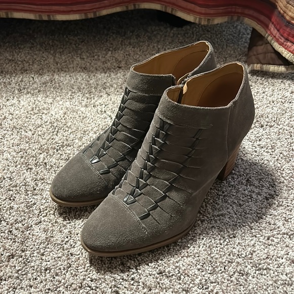 Fall grey ankle boots. Only worn a couple of times in great condition - Picture 4 of 5